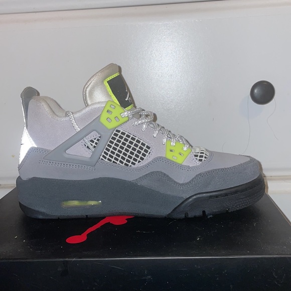 2020 Air Jordan 4 Retro SE ‘Neon 95’ - Picture 7 of 9